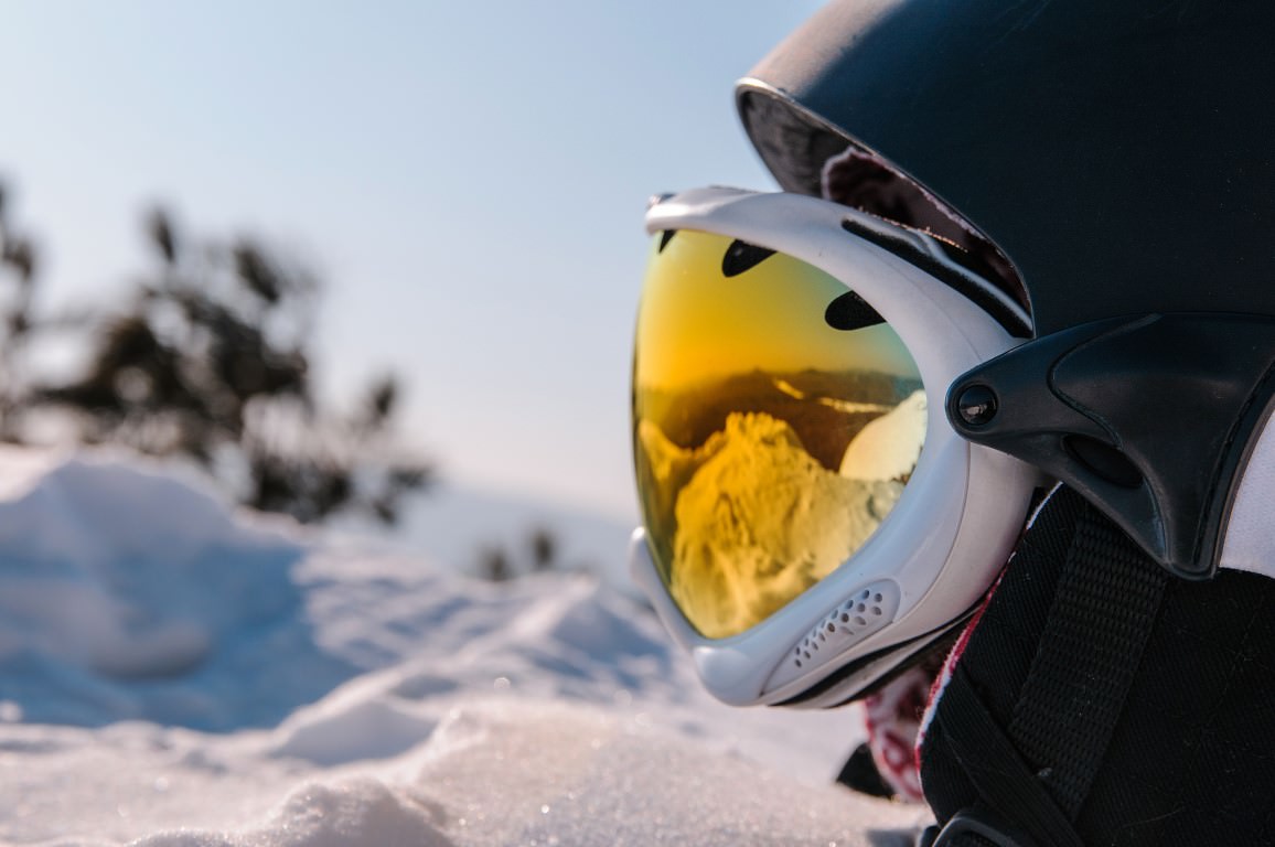 How to Choose the Perfect Ski and Snowboarding Goggles
